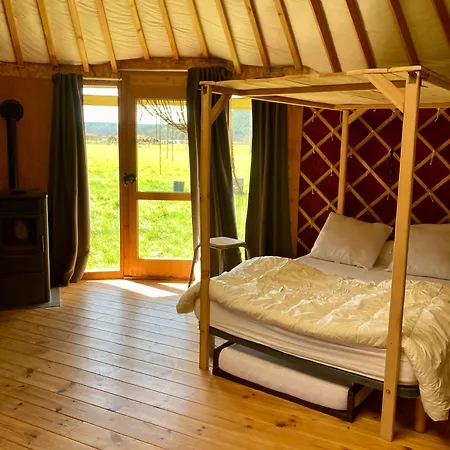 Yourte Confort Eco-responsable Campismo de Luxo Saint-Pierre-Eynac